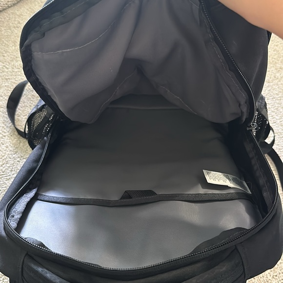 NWOT The North Face Pivoter Backpack - Picture 5 of 6